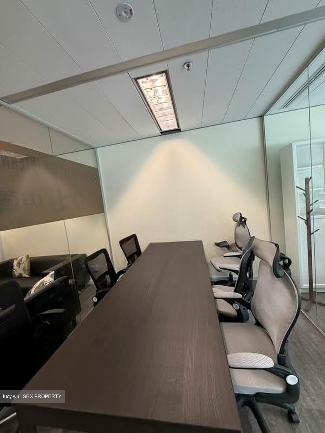 Gateway East (D7), Office #556982241